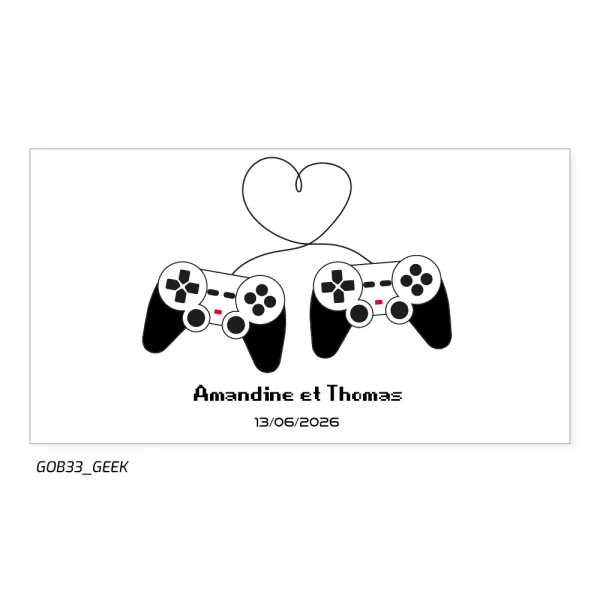 Ce gobelet personnalisé "Geek" de 25cl affiche un design original avec deux manettes de jeu formant un cœur avec leurs câbles, symbolisant l'amour des gamers. Il est également personnalisé avec les prénoms des mariés et la date du mariage.